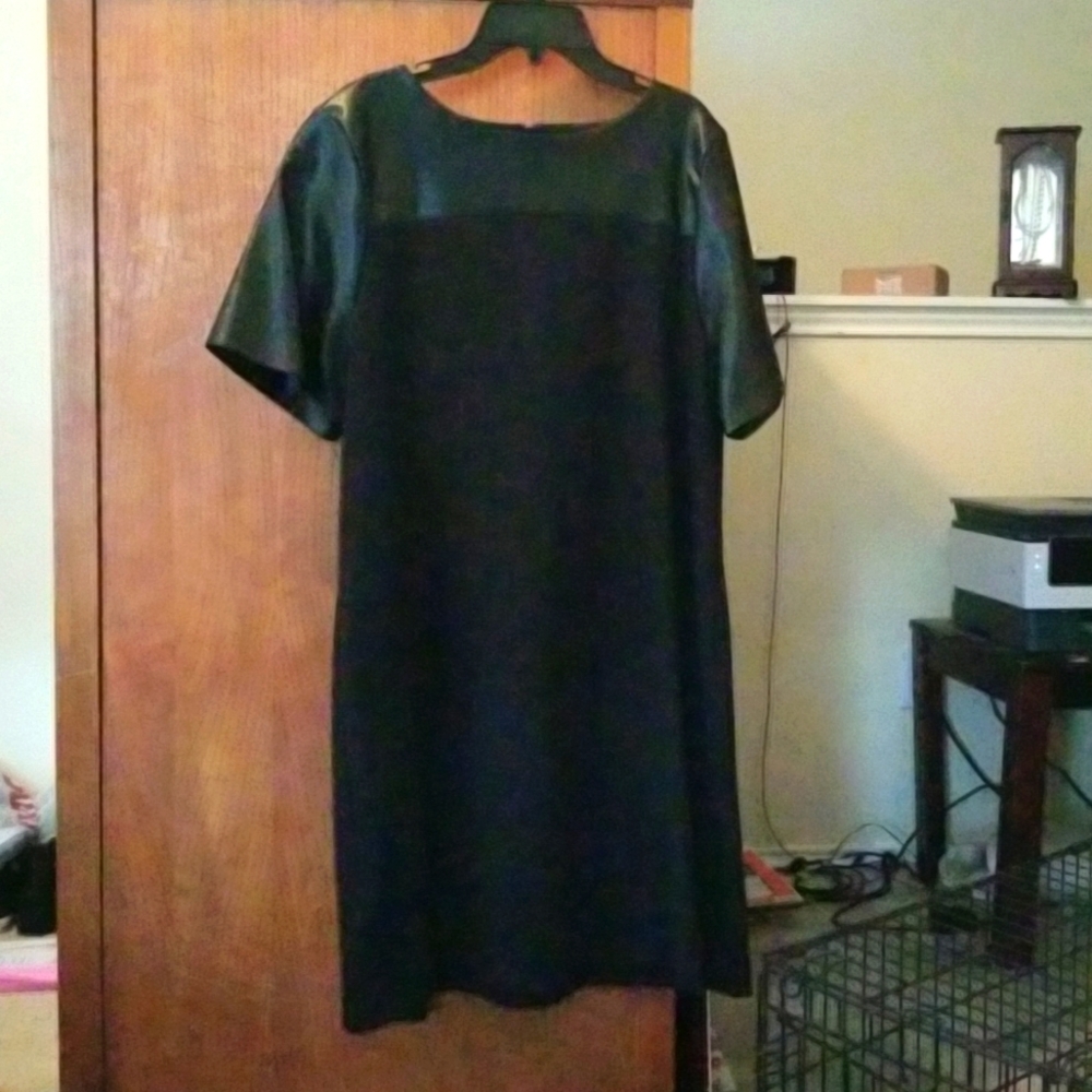Black Dress knee high dress zipper on back